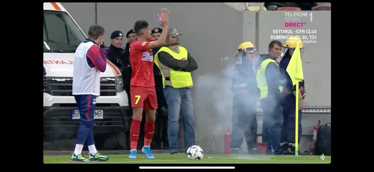 Ne-a fost dor! FCSB - Dinamo, derby-ul pe care toți l-am dorit! Momentul emoționant cu ultrașii celor două echipe, artificii pe teren și controversele de la final (9)