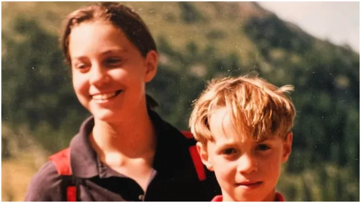Kate Middleton și fratele mai mic, James,în copilărie