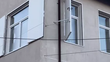 Scoala cu usi la ferestre Proiect halucinant de modernizare in Suceava Video