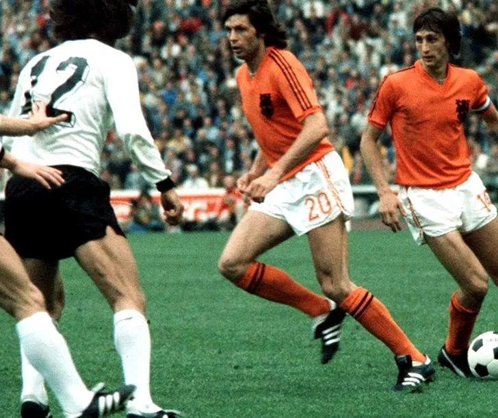 Olanda a pierdut finala din 1974 după un chef cu șprițuri şi femei! Nici magicianul Johan Cruyff nu a reușit ă schimbe soarta finalei cu încăpățânații nemți