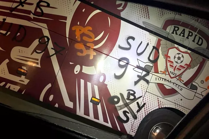 Autocarul Rapidului, vandalizat de ultrașii echipei lui Adrian Mititelu la Târgu-Jiu