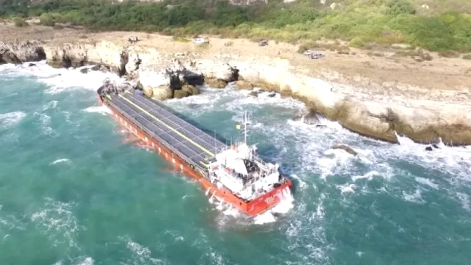 Dezastru ecologic in Marea Neagra Nava cu 3000 de tone de uree a inceput sa se scufunde
