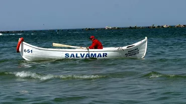 Copil salvat din valurile uriase de la Eforie Nord Mama a ignorat steagul rosu si la lasat in apa