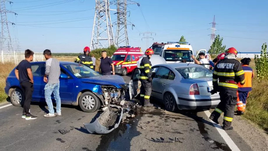 Accident grav in Dambovita 5 persoane ranite dupa impactul violent dintre 2 masini Video