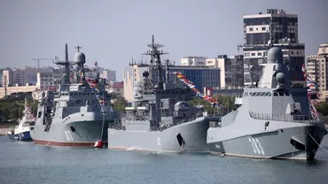 Rusii au pus in miscare flota de la Marii Negre expertii prevad o noua ofensiva Sunt implicate cea mai mare nava amfibie si trei submarine