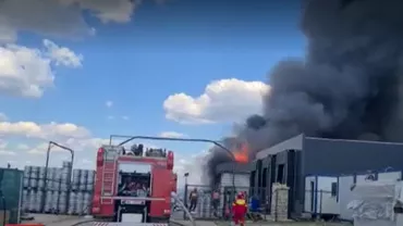 Incendiu puternic la Therme Bucuresti Pompierii au intervenit cu zeci de autospeciale de stingere
