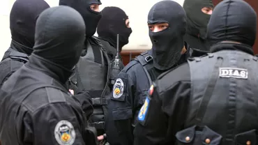 Doi luptatori MMA arestati pentru trafic de droguri Ce au gasit politistii Andidrog la perchezitii