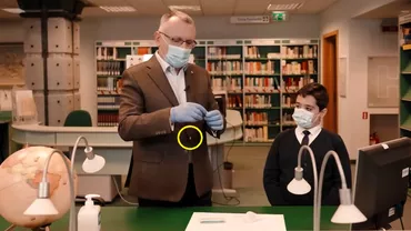 Video Tutorial controversat pentru testarea elevilor Sorin Cimpeanu a varsat o parte din proba de saliva