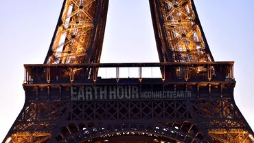 Curiozitati despre Turnul Eiffel Ce iau facut francezii lui Hitler cand a venit in vizita