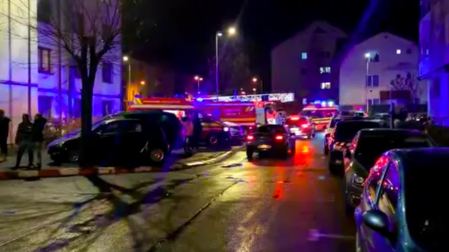 Incendiu la un bloc din Brasov Zeci de persoane evacuate Barbat de 43 de ani suspectat ca a pus focul Video