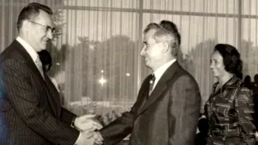 Manea Manescu tovarasul credincios care ia semnat lui Nicolae Ceausescu diploma de intelectual si ultimul care ia pupat mana