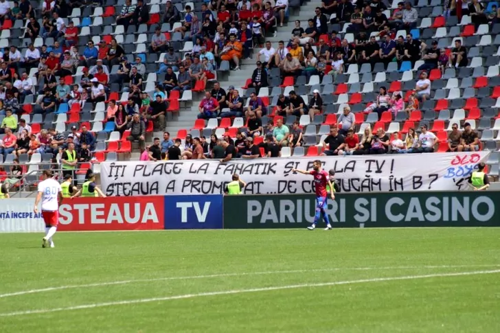 Fanii din Peluza Sud au afișat mesaje dure la adresa lui Florin Talpan. Foto: sport.ro.