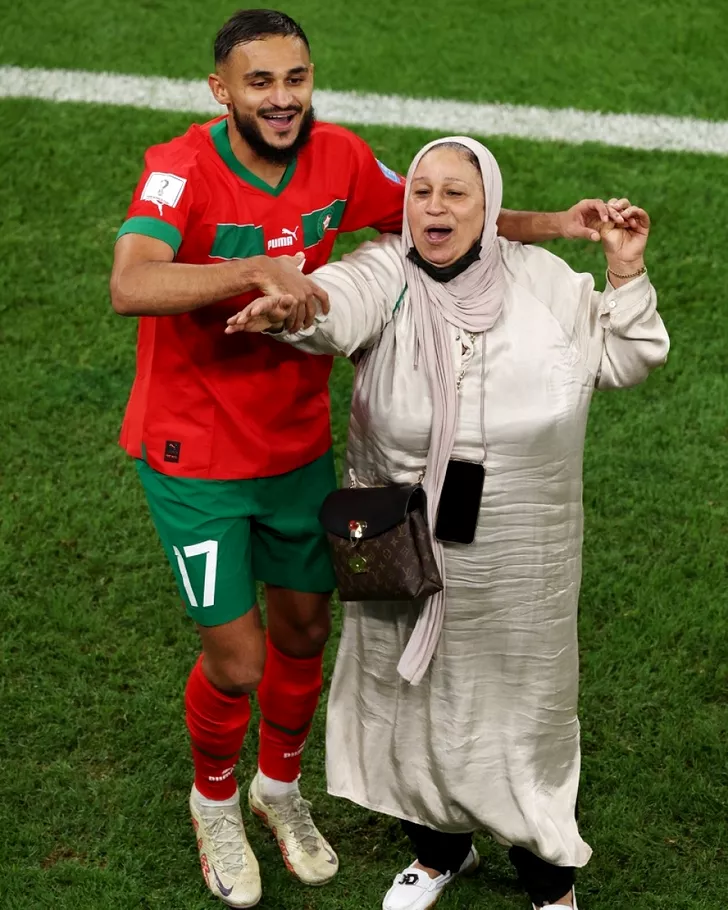 Sofiane Boufal a sărbătorit calificarea în fața Portugaliei alături de mama sa