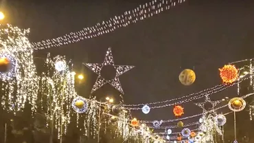 Primaria Bucuresti a inceput montarea luminitelor de Craciun Cand vor fi aprinse acestea