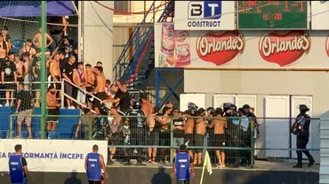 Incidente pe strazi dar si in tribune la Dinamo  Otelul Galati 13 Jandarmii au folosit gaze lacrimogene Video
