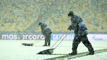 Dinamo Kiev  Bayern Munchen se joaca in conditii de ninsoare abundenta Mircea Lucescu isi dorea un teren bun