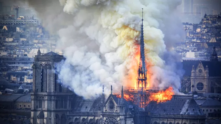 Reacția halucinantă a lui Mircea Badea, după incendiul de la Notre-Dame: ”Javrelor!”