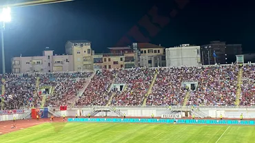 Cum sa trait Vllaznia  Universitatea Craiova 11 de pe stadionul uitat de timp din Shkoder Presiune constanta pusa de fanii albanezi Peluza Nord a raspuns cu torte