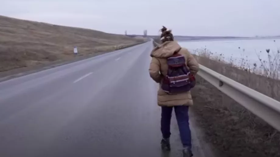 Povestea trista a unei eleve din Iasi Merge pe jos 26 de km pentru a face scoala Nu mie rusine