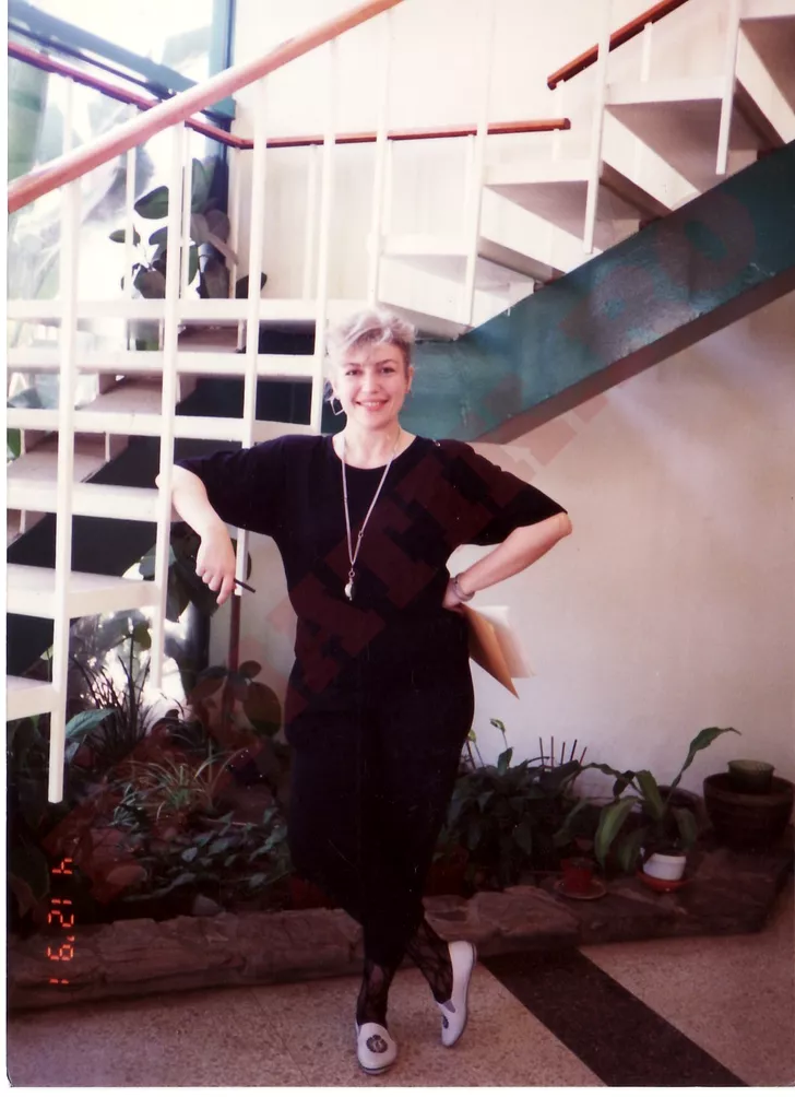 Corina Chiriac in 1989, lucrând ca agent imobilar. Sursă foto: Arhivă personală