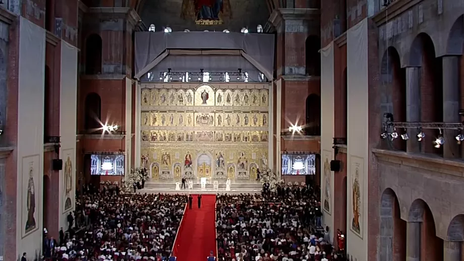 Ce cadou a primit Papa Francisc din partea Patriarhului Daniel la Catedrala Mantuirii Neamului