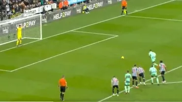 Faza antologica in Premier League Gol din penalty anulat pentru ca fotbalistul a atins mingea cu ambele picioare Video