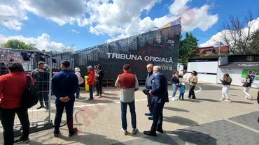 Imagini inedite cu Ion Tiriac A asteptat cot la cot cu fanii sa intre in arena Miliardarul sia pierdut repede rabdarea Foto exclusiv