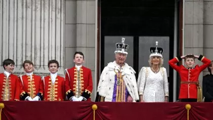 Asistăm la dizolvarea familiei regale britanice?