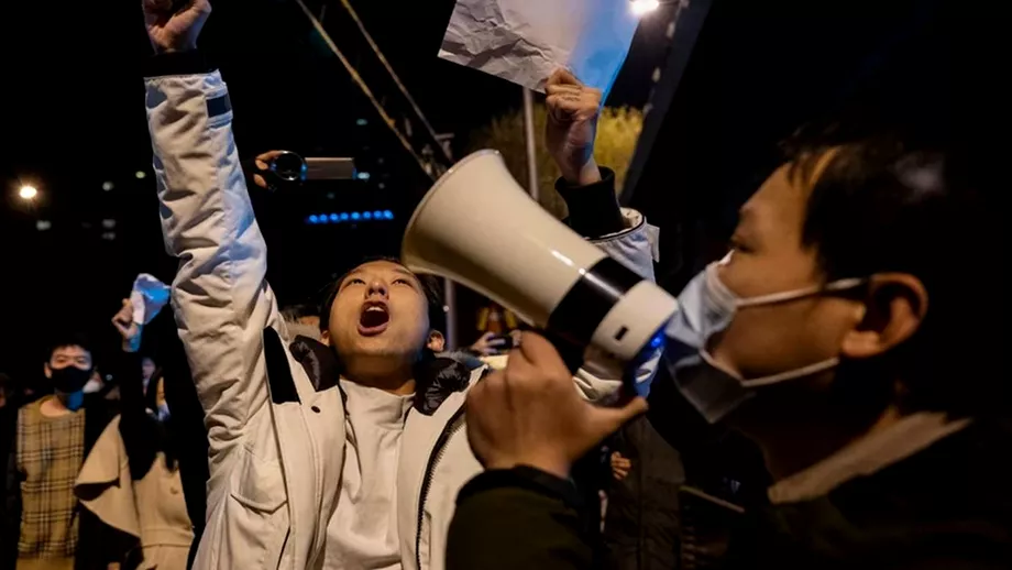 Autoritatile din China au ridicat restrictiile de la cea mai mare fabrica iPhone in urma protestelor