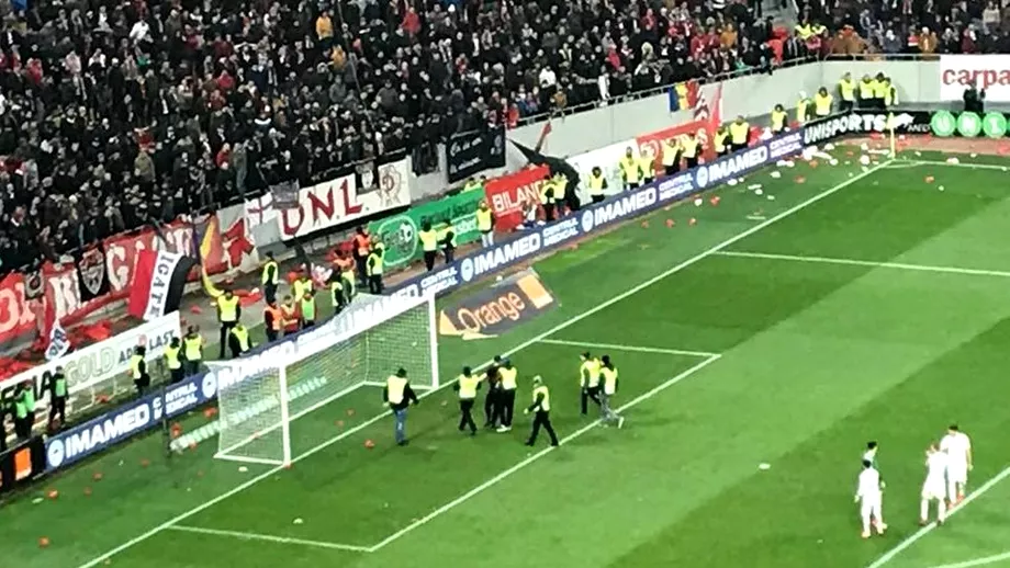 La golul lui Teixeira din minutul 93 fanii lui Dinamo au intrat pe teren