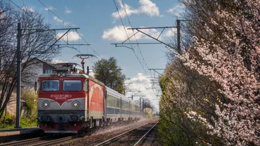Conditii dezastruoase in transportul feroviar din Romania mizerie rugina dejectii Amenzi uriase date de ANPC