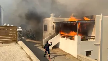Peste 60 de noi incendii au izbucnit in Grecia Focul face ravagii in Rodos si Corfu au inceput evacuari si in Insula Evia Update