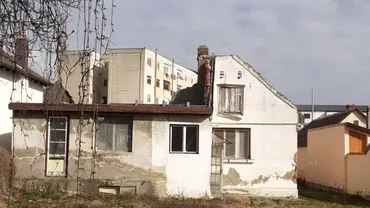 Hotii romani nau limite Au furat acoperisul unei case din centrul orasului Alba Iulia