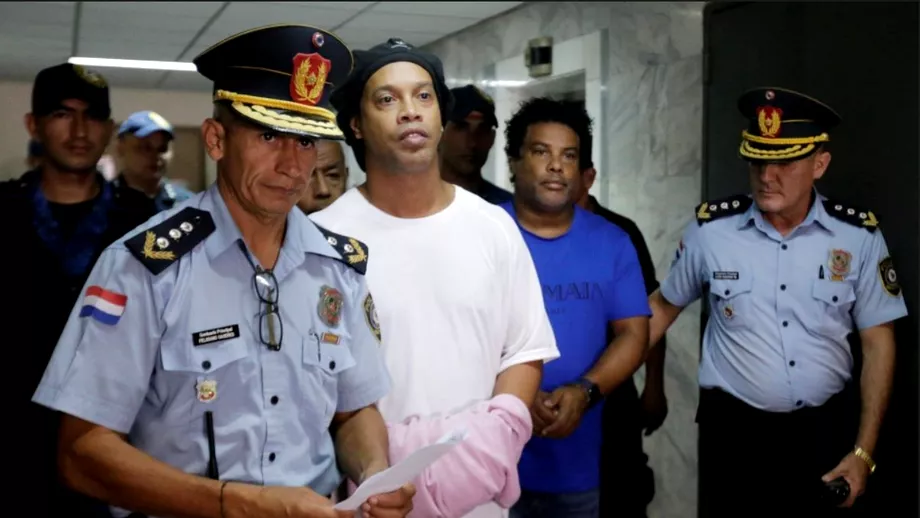 Ronaldinho poate scapa luni de inchisoare Starul brazilian se va intoarce in tara natala