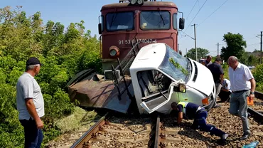 Accident infiorator in Iasi O masina a fost lovita de tren Elicopter SMURD chemat de urgenta VIDEO