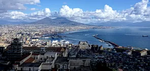 Napoli orasul contrastelor Intre Maradona Mafie gunoaie si frumusete la superlativ Reportaj