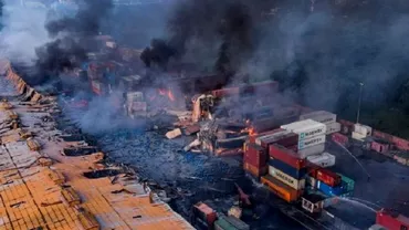 Cel putin 49 de morti si 300 de raniti intrun incendiu la un depozit chimic din Bangladesh Erau mingi de foc care cadeau precum ploaia
