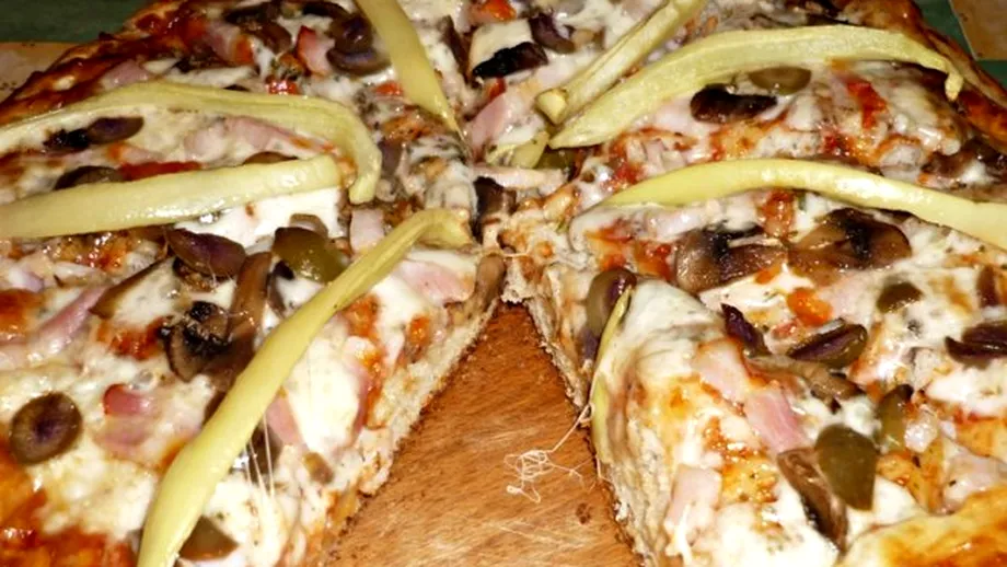 Cea mai gustoasa pizza de casa cu blat pufos si aromat Reteta cu care iti vei impresiona prietenii