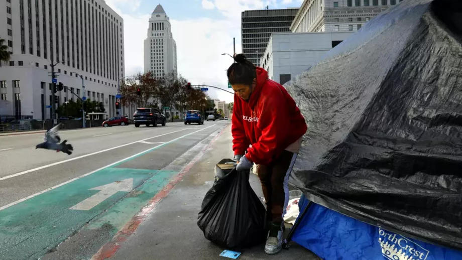 Orasul Los Angeles sufocat de homelesi Primarul a declarat stare de urgenta din cauza oamenilor strazii