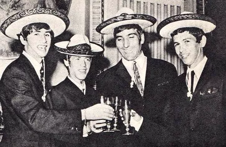 Rică Răducanu împreună cu alți 3 „mexicani” din echipa calificată la CM din 1970: Cornel Dinu, Florică Dumitrache și Mircea Lucescu