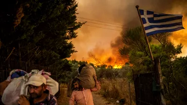 Un nou incendiu in Atena Zone frecventate de turistii romani afectate de flacari