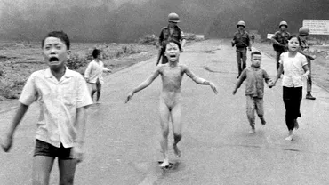 Protagonista celebrei fotografii Napalm Girl a scapat de urmele arsurilor dupa 50 de ani Nu mai sunt o victima a razboiului Sunt o supravietuitoare