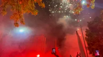 Artificii în Ștefan cel Mare! Dinamoviștii au sărbătorit alături de fani până târziu...