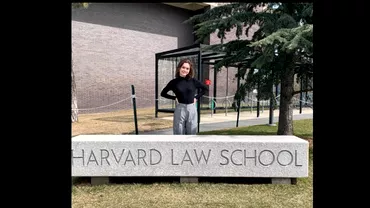 Nascuta in inchisoare acum studenta la Harvard Povestea fetei care a depasit saracia si problemele din familie