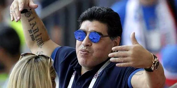 Diego Maradona a fost modest în cereri. Doar bilete de avion dus-întors pentru ca să îşi vadă fiica şi nepoata în Spania