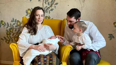 Fostul principe Nicolae si sotia lui Alina Binder siau botezat baietelul Micutul poarta numele Regelui Mihai