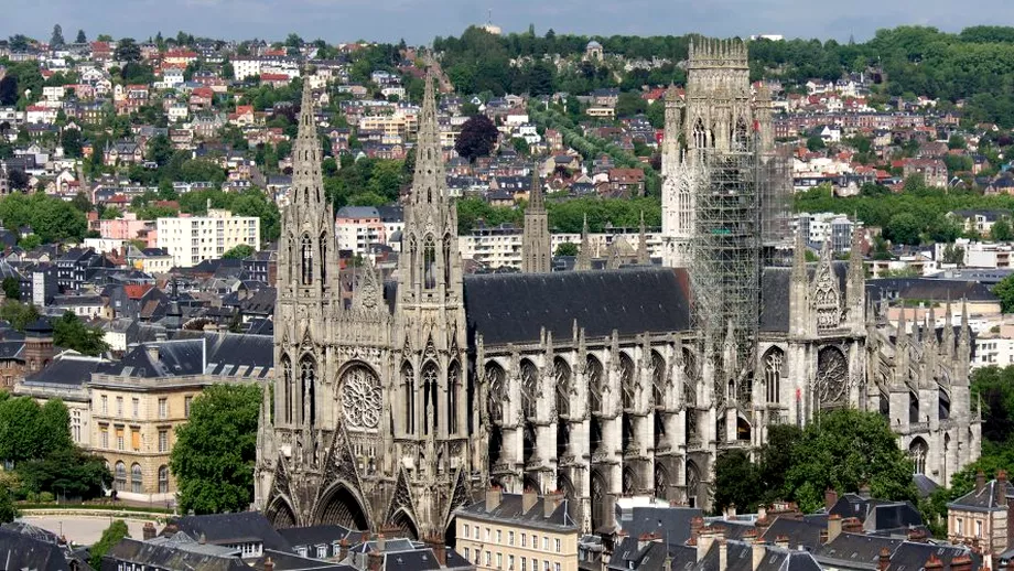 Alerta la Rouen dupa distrugerea NotreDame Francezii se tem de un incendiu si la Catedrala ce se afla la 3 kilometri de arena semifinalei Fed Cup FrantaRomania