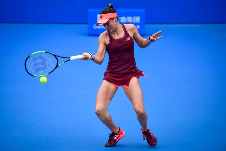 Nicole Gibbs în timpul meciului cu Simona Halep WTA Shenzhen 2018