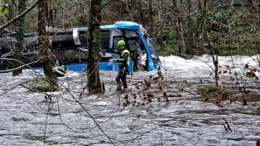 Autobuz cazut in rau in Spania Sunt cel putin patru morti oamenii mergeau la inchisoare sasi viziteze rudele
