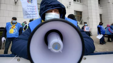 Protest la Guvern pentru cresterea salariilor si pensiilor Iohannis Trebuie sa fie corelate cu inflatia Update